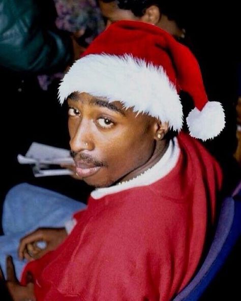 686 Likes, 2 Comments - 𝙈𝙖𝙠𝙖𝙫𝙚𝙡𝙞 👑 (@tupacrares) on Instagram: “Merry Christmas to all of you hope you have an amazing day and have fun with your family love you…” Tupac Photos, 90s Rappers Aesthetic, 2pac Shakur, Tupac Wallpaper, Old School Rap, Rappers Aesthetic, 90s Rappers, Tupac Pictures, Hip Hop Classics