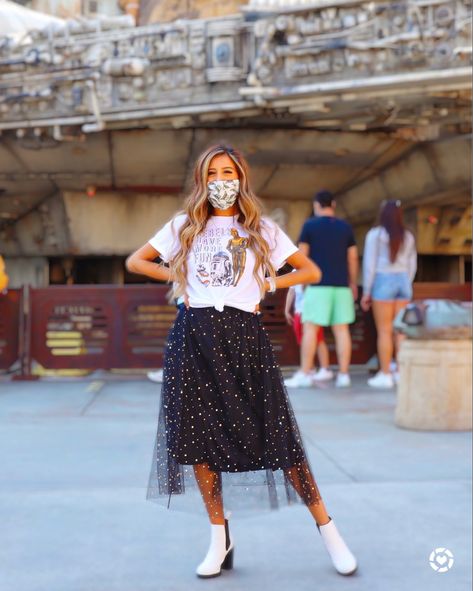 Star Wars outfit Star Wars Disney Bounding Inspired Outfits, May The 4th Outfit, Starwars Outfit Women Disney, Starwars Outfits For Disney, Disney Star Wars Nails, Star Wars Nite Outfits, Disney Star Wars Outfits Women, Boho Disney Outfit, Starwars Disney Outfit