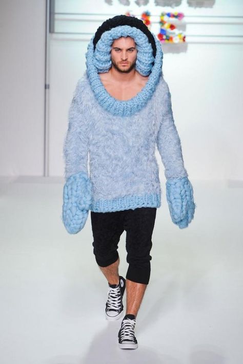 22+ Funny and weird Fashion Outfits | Reckon Talk Insane Fashion, Weird Outfits, London Mens Fashion, Ugly Fashion, Crazy Fashion, Bad Fashion, Fashion Creator, London Fashion Weeks, Stylish Winter Outfits