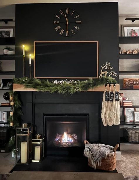 Christmas Decor On Black Fireplace, Dining Room Fireplace Wall, Living Room Decor With Chimney, Christmas Fireplace With Tv Decor, Fireplace Mantle Christmas Decor With Tv, Style A Mantle With Tv, Christmas Decor Mantle With Tv, Christmas Fireplace With Tv, Christmas Mantle Ideas With Tv