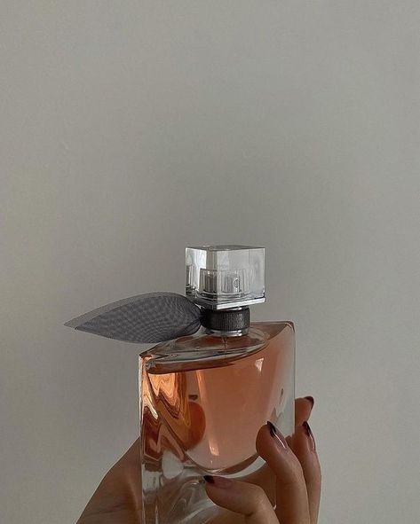 Parfum Aesthetic, La Vie Est Belle Perfume, Lancome Perfume, Patchouli Perfume, Fragrance Lab, Fragrances Perfume Woman, Perfume Collection Fragrance, Perfume Lover, Perfume Design