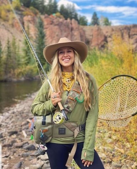 Fishing Trip Outfit Woman, Fishing Outfits For Women, Fishing Trip Outfit, Flyfishing Women, Women Fishing Outfit, Fly Fishing Girls, Fishing Fashion, Female Angler, Outdoorsy Outfits