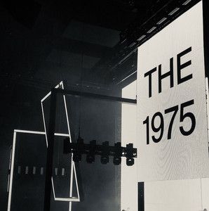 The 1975 Wallpaper, The 1975 Concert, 90s Wallpaper Hip Hop, Gambar One Direction, Sea Wallpaper, The 1975, Black And White Aesthetic, Homescreen Wallpaper, Aesthetic Themes