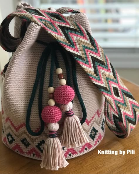 Crochet Pouches, Wayuu Bags Pattern, Crochet Shoulder Bags, Free Crochet Bag, Crochet Motif Patterns, Stylish Crochet, Tapestry Crochet Patterns, Bag Designs, Tapestry Bag