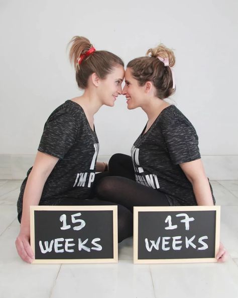 Being Pregnant With Your Best Friend, Sisters Pregnant Together Announcement, Besties Pregnant Together, Pregnant Best Friends Pictures, Sister Pregnancy Pictures, Pregnant Friends Pictures, Pregnant Sisters Photoshoot, Bestie Pregnant, Two Pregnant Friends