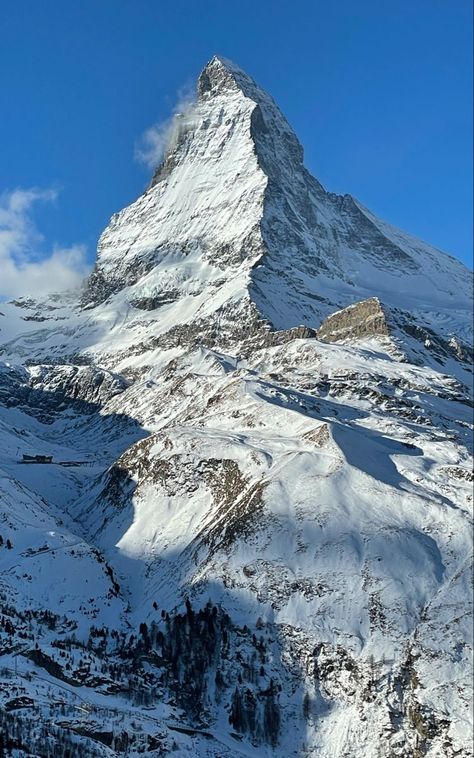 Matterhorn Mountain, Matterhorn Switzerland, Ski House Decor, Climbing Art, Switzerland Vacation, Switzerland Hotels, Best Ski Resorts, Winter Mountain, Fantasy Forest