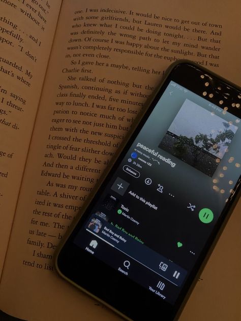 Twilight Reading Aesthetic, Twilight Homescreen, Reading Twilight, November Girl, Rain And Coffee, Peaceful Music, Reading Motivation, Cozy Aesthetic, Winter Vibes