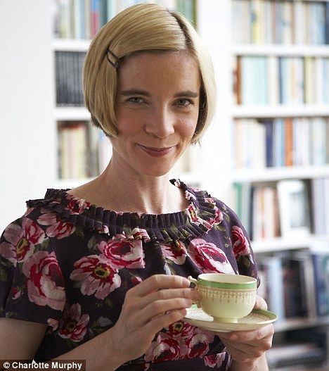 Dr Lucy Worsley, Lucy Worsley, Ghost Girl, Dream Images, The Tower Of London, Royal Palaces, Gamine Style, Female Inspiration, Hampton Court Palace