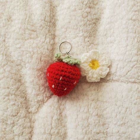 Crochet Anime Keychain, Strawberry Crochet Keychain, Anime Crochet Keychain, Strawberries Crochet, Crochet Strawberry Keychain, Crochet Keychain Ideas, Strawberry Cute, Strawberry Keychain, Strawberry Crochet