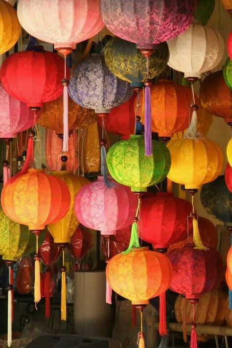 Chinese Mid-Autumn Festival Lanterns Sari Decoration Ideas, Nikkah Decoration, Origami Lamps, Colourful Lighting, Beautiful Lanterns, Fairy Lamps, Lanterns Hanging, Paper Lantern Lights, Asian Homes