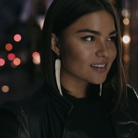 Native American Face Claims, Leah Clearwater, Devery Jacobs, Indigenous Fashion, Piper Mclean, God Can, Through The Looking Glass, Tiger Lily, Interesting Faces