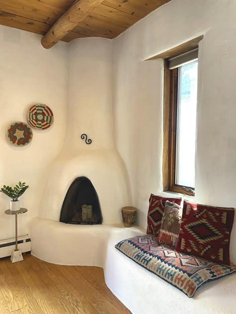 Chattadoe House - A dreamy vacation home in Taos, New Mexico. Kiva fireplace, kilim pillows, adobe, vigas ceilings Adobe Homes New Mexico, New Mexico Home Interior, Beehive Fireplace, New Mexico Style Home, New Mexico Decor, Adobe Fireplace, Dreamy Vacation, Kiva Fireplace, New Mexico Homes