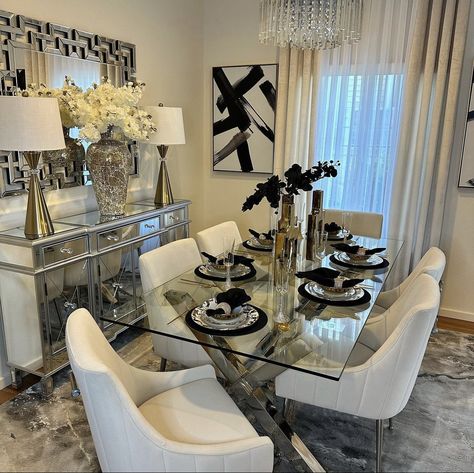 Mirror Ideas For Dining Room, Farrah Merhi, Dining Room Set Up, Dinning Room Decorations Ideas, Dinner Table Modern, Elegant Dining Room Ideas, Modern Glam Dining Room, Luxury Dining Room Decor, Dining Room Glam