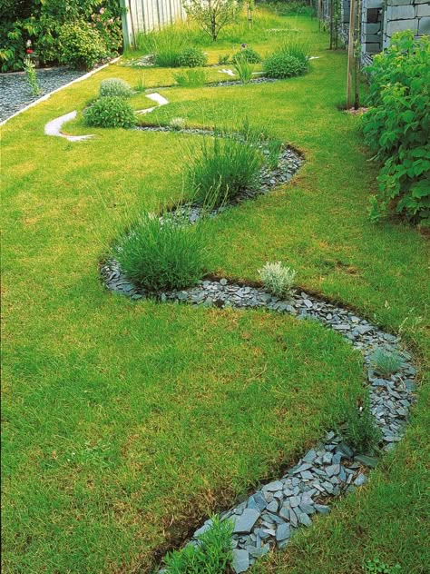 Office Landscaping, Pnw Design, Stone Mulch, Garden Landscaping Design, Garden Landscaping Design Ideas, Outdoor Architecture, Long Planter, Yard Drainage, Curved Bed