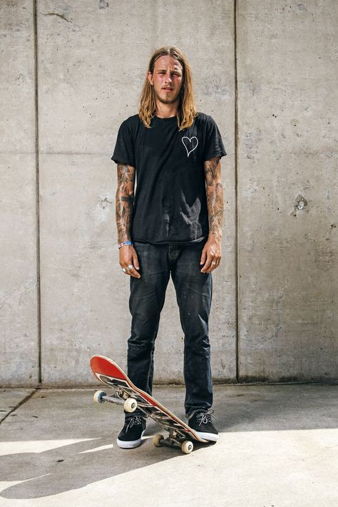 Riley Hawk is one of the most talented street skaters of his generation. Tony Hawk's son forged his own path through rails, ledges, stair sets, and full pipes. Tony Hawk Outfit, Riley Hawk, Street Skater, Boys Artwork, Pro Skaters, Skate Art, Tony Hawk, Skate Style, Bra Style