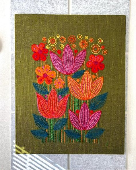 MidModTempo- MidMod & Vintage Decor Collections on Instagram: "S O L D 28” x 22” Original Mid-century Swedish Tulip Crewel Embroidery by Jeanne Janson. Sitched “J” and signed on the back from “September, 22nd 1974. From Sweden” This work is a custom embroidery, not found in any mass produced pattern kits. Photos ascribe to the meticulous and varying stitch work. This piece is truly one of a kind and won’t be found again. It embodies the best of all retro floral crewels. . . Each bid must increa Mid Century Embroidery, 60s Embroidery, 70s Embroidery, Inspiring Embroidery, Scandinavian Design Pattern, Vintage Crewel Embroidery, Scandinavian Embroidery, Hand Quilting Patterns, Vintage Crewel