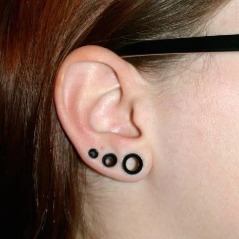 ear peircings Ear Plugs Aesthetic, Small Ear Gauges, Small Stretched Ears, Piercing Placement, Triple Lobe, Triple Lobe Piercing, Different Ear Piercings, Double Ear Piercings, Septum Nose