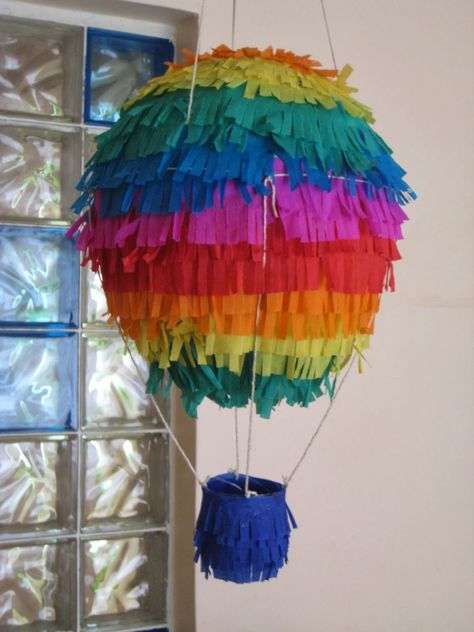 Circle Pinata Ideas, Homemade Pinata Ideas, Cute Pinata Ideas, Cute Piñatas, Pinata Ideas For Kids, Round Pinata, Homemade Piñata, Paper Mache Pinata, Homemade Pinata