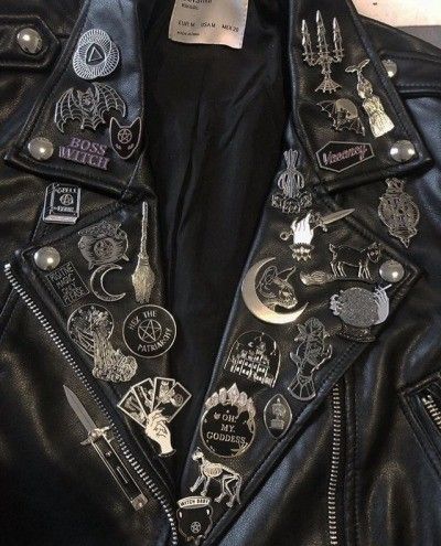 Stile Punk Rock, Battle Jackets, Battle Vest, Battle Jacket, Diy Jacket, Jacket Ideas, Estilo Punk, Punk Outfits, Pins And Patches