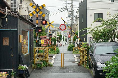 Train Crossing, Kamakura Japan, Japan Train, Abandoned Town, Japan Architecture, Japan Street, City Drawing, Kamakura, City Buildings