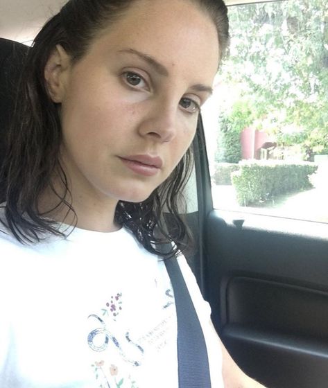 Lana Del Rey #lanadelrey Lana Del Rey Selfie, Lana Del Rey Pictures, May Jailer, Indie Singers, Lana Rey, Elizabeth Grant, Female Icons, Laurel Canyon, Lizzy Grant