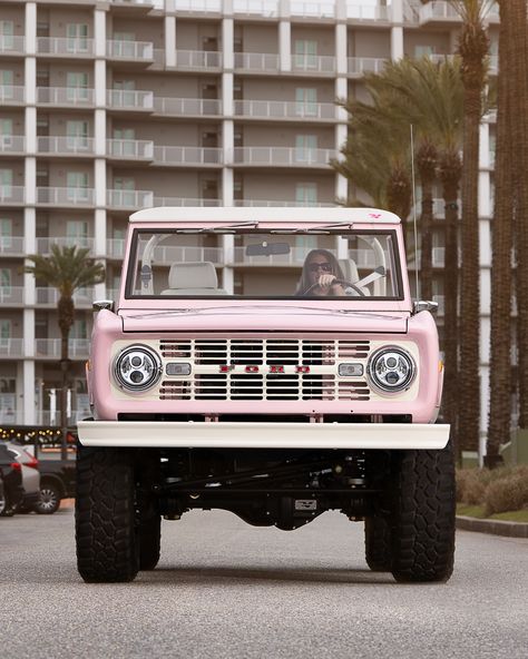 For the love of the drive. You’re the center of attention when you’re piloting this gorgeous Velocity Pink Classic Ford Bronco. #builtbyvelocity #fordbronco #custombronco Retro Ford Bronco, Pink Ford Bronco, Vintage Bronco Ford, Pink Bronco, Vintage Ford Bronco, Vintage Bronco, Ford Bronco Aesthetic, Bronco Ford, Car Interior Organization