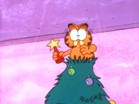 Garfield's Christmas Special...so classic! Christmas Aesthetic Wallpaper Cartoon, Vintage Christmas Aesthetic Wallpaper, Christmas Matching Pfps, Xmas Pfp, Vintage Christmas Aesthetic, Christmas Profile Pictures, Garfield Pictures, Garfield Christmas, Garfield The Cat