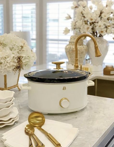 White And Gold Cookware, Gold Kitchen Bowls, White And Gold Knife Set, Caraway Cookware White And Gold, Gold Pots And Pans, Dish Sets Dinnerware, Kitchen Aesthetics, Kitchen Finds, Gold Digger