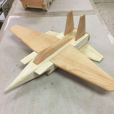 2,148 Me gusta, 8 comentarios - Wood Projects | Plans & Ideas💥 (@wood.crafting) en Instagram: "Wooden plane toy ideas. What do you think about this? . Credit please DM . 👉Get woodworking plans…" Wood Gifts Diy, Diy Sewing Table, Toy Airplane, Woodworking Desk, Baby Mobil, Woodworking Storage, Woodworking Toys, Woodworking Joinery, Scrap Wood Projects