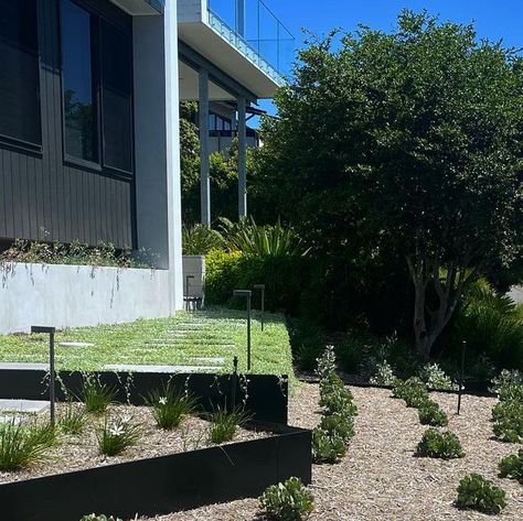 OCTOPUS GARDEN DESIGN ® on Instagram: "Intersecting black powder coated steel retaining walls create architectural contours against this modern home. 
.
.
#coastalmodern #designergarden #moderngarden #modernhome #steelretainingwall #paintitblack" Steel Retaining Wall, Coastal Modern, Retaining Wall, Modern Garden, Garden Design, Modern House, Architecture, Wall, Black