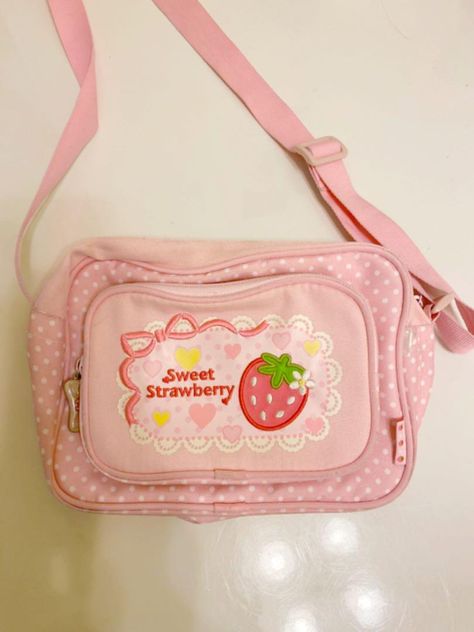 Kawaiicore Accessories, Mochila Coquette, Autumn Cats, Strawberry Bag, Mother Garden, Kawaii Bags, Kawaii Core, Pretty Bags, Baggy Pants