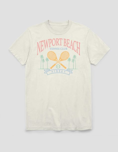 DESTINATION Newport Tennis Team Unisex Tee - NATURAL | Tillys Dream Clothes Preppy, Graphic Tees Preppy, Preppy Shirts For School, Cute Fits For 10-12, Preppy Tshirt Designs, Preppy T-shirts, Tennis Graphic Tee, Cute Summer T Shirts, Preppy Clothes For School