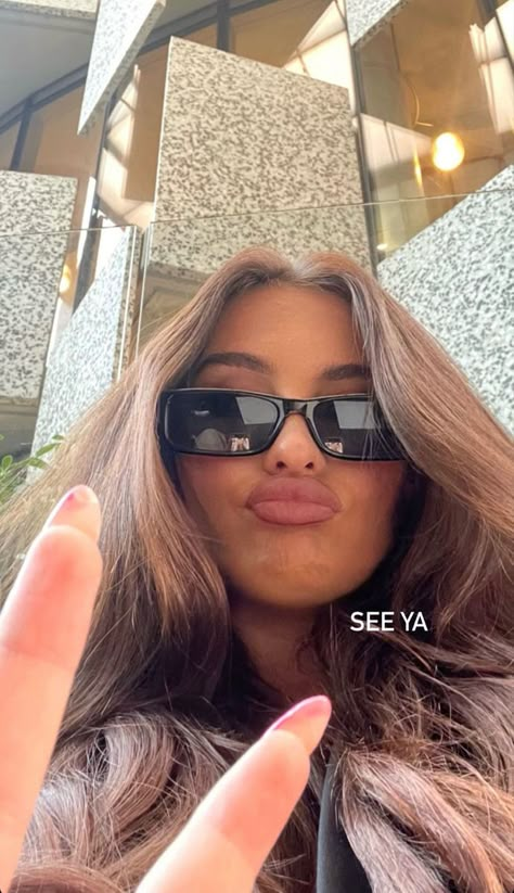 Sunglasses Selfie, Brunette Aesthetic, Cute Outfits With Leggings, Summer Picture Poses, Selfie Poses Instagram, Model Inspo, Ideas For Instagram Photos, Instagram Photo Inspiration, Poses For Photos