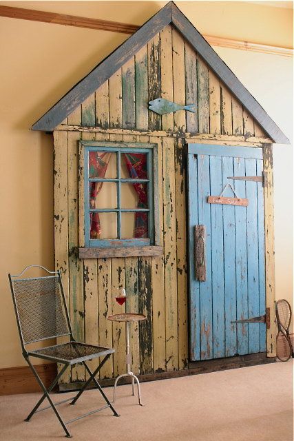 1950's Beach Hut Facade Penguin Project, 1950s Beach, Theme Garden, Hut House, Seaside Garden, Random Crafts, Beach Images, Beach Huts, She Sheds