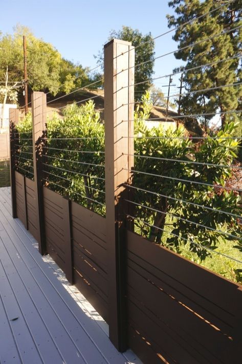 Fence Design Ideas, Front Yard Decor, Wire Mesh Fence, Privacy Fence Designs, Front Fence, Cheap Backyard, Backyard Privacy, Front Yard Fence, Privacy Fences