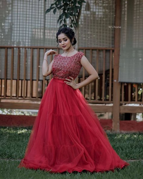 276 Likes, 1 Comments - Arumal Ajeesh (@anikha_promoter) on Instagram: “90s frame shoot  Mua: @makeupbysahla Outfit: @eira_clothing__ Clicks:  @90sframe__ Jewellery:…” One Piece Dress Long, Frock Photos, Anikha Surendran, Bridal Anarkali, Prom Dress Couture, One Piece Gown, Apj Quotes, Sai Pallavi, Gown Party Wear