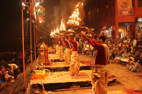 Evening_Ganga_Aarti_at_Dashashwamedh_Ghat Holiday Destinations In India, Weather In India, Kumbh Mela, Backpacking India, India Culture, Visit India, India Tour, Tourist Places, Varanasi