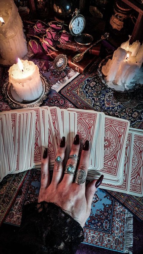 Cartomancy Aesthetic, Tarot Aesthetic Photography, Tarot Photoshoot, Tarot Reader Aesthetic, Tarot Deck Aesthetic, Esoteric Aesthetic, Tarot Aesthetic, Love Tarot Reading, Love Tarot