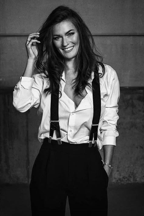 Women In Suspenders Outfits, Masculine Poses For Women, Womens Suspenders Outfit, Suspenders For Women Casual, Suspender Outfits Women, Suspenders Women Outfits, Women Suspender Outfits, Women In Menswear, Outfits With Suspenders