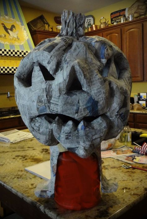 Paper Mache Pumpkin Head, Fun Stuff To Make, Pumpkin Head Mask, Thanksgiving Decorations Ideas, Diy Thanksgiving Crafts, Paper Mache Pumpkins, Stuff To Make, Paper Mache Projects, Paper Mache Clay