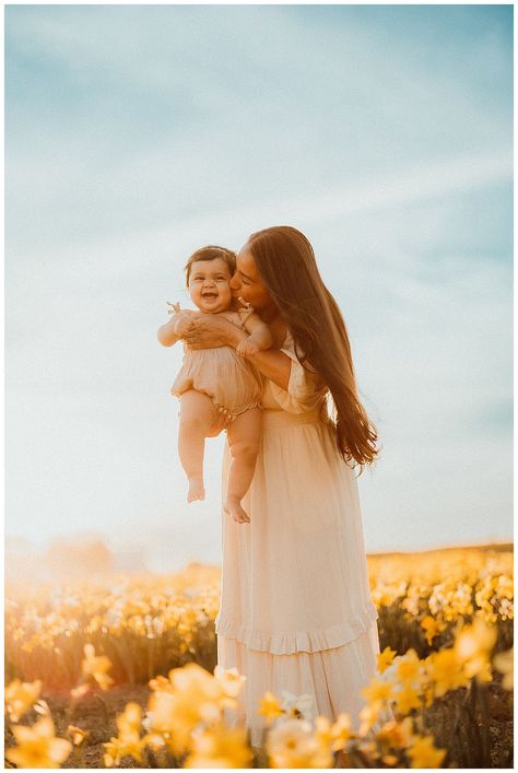 Have you been dreaming of the perfect way to document yourself and your little one?! A Mommy & Me session is the way to go! As a Virginia family photographer, I love being able to document Mamas and their beautiful kiddos. Click to see more from this gorgeous Mommy & Me session in a beautiful tulip field! | Norma Fayak Photography Wildflower Field Photoshoot Family, Clover Field, Mommy And Me Photo Shoot, Tulip Field, Tulip Season, Beautiful White Dresses, Farm Photography, Newborn Family, Northern Virginia