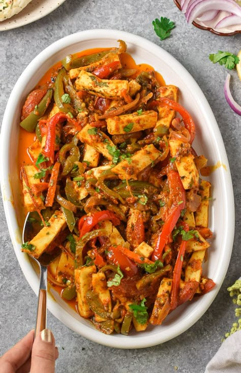 Vegetable Paneer Jalfrezi is a simple Indian vegetarian curry made with vegetables, paneer and Indian spices.This stir fry is low carb and keto recipe too. It tastes best paired with warm rotis or paratha. #Vegetarian #sidedish #paneer Paneer Jalfrezi, Paneer Sabji, Keto Indian Food, Vegetable Jalfrezi, North Indian Dishes, Easy Paneer Recipes, Baking Chocolate Recipes, Veg Stir Fry, Mix Vegetable Recipe