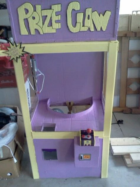 Homemade claw machine costume i made. Claw Machine Costume, Penny Costume, Toy Story Float, Easy Halloween Games, Girls Valentines Boxes, Fun Halloween Party Games, Classroom Halloween Party, Halloween Costumes Easy, Fun Halloween Games