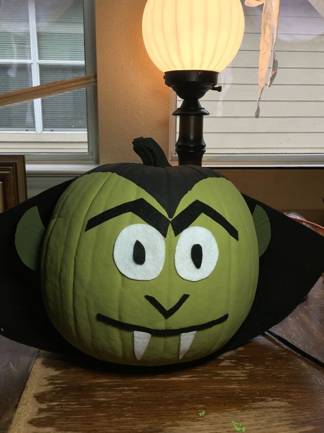 Dracula Pumpkin Painted, Dracula Pumpkin, Dracula Painted Pumpkin, Count Dracula, Halloween Pumpkin Designs, Pumpkin Design, Painted Pumpkins, Dracula, Halloween Pumpkins