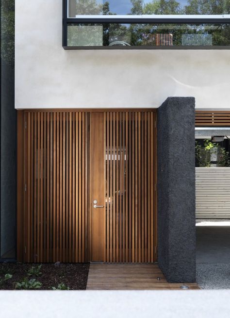 Elwood Townhouses / McAllister Alcock Architects wood entry door exterior facade Tor Design, Wooden Door Entrance, Timber Screens, Modern Townhouse, Living Spaces Furniture, Modern Door, Durban, Gate Design, Wood Slats