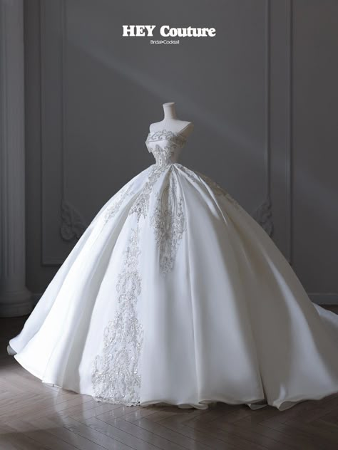 Wedding Dresses Poofy Cinderella, Wedding Dresses Princess Elegant, Queen Wedding Dress Medieval, 1800 Wedding Dress, White Satin Wedding Dress, Queen Wedding Dress, Queen Wedding, Big Wedding Dresses, Wedding Dresses Cinderella