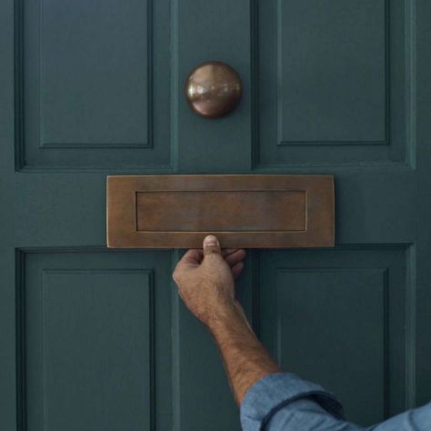 Curb Appeal: Classic Hardware for the Well-Dressed Front Door - Gardenista Front Door Curb Appeal, Brass Kitchen Handles, Front Door Hardware, Door Crafts, Front Door Handles, House Front Door, Front Door Colors, Green Door, Brass Door