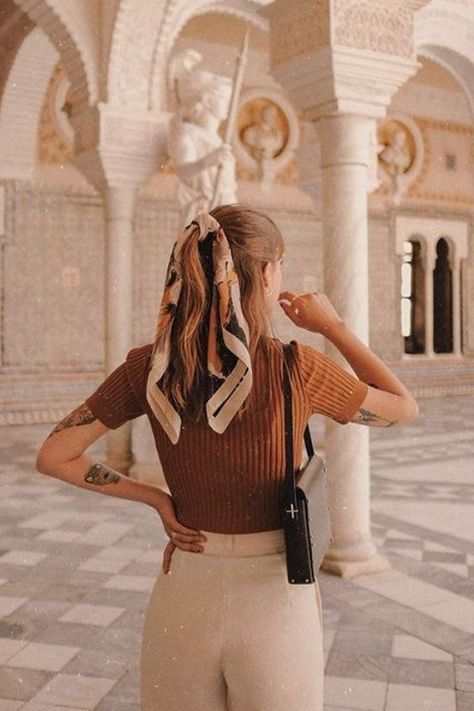 Summer Outfits For Hairstylist, Ways To Wear A Scarf, Beige Outfit, 2020 Fashion Trends, Summer Scarves, How To Wear Scarves, Summer Fashion Trends, Mode Inspo, Inspired Outfits