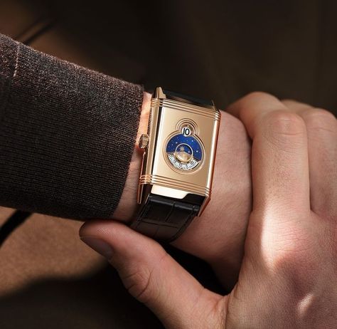 Reverso Watch, Jaeger Lecoultre Reverso, Blue Disc, Unique Watches, Jaeger Lecoultre, Mens Outfit Inspiration, Rose Gold Case, Luxury Aesthetic, Watch Belt