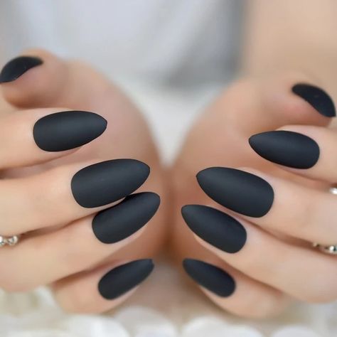 Rounded Acrylic Nails, Black Almond Nails, Glossier Nail Polish, Nails Oval, Glitter Manicure, Black Acrylic Nails, Frosé, Finger Nail Art, Matte Nails Design